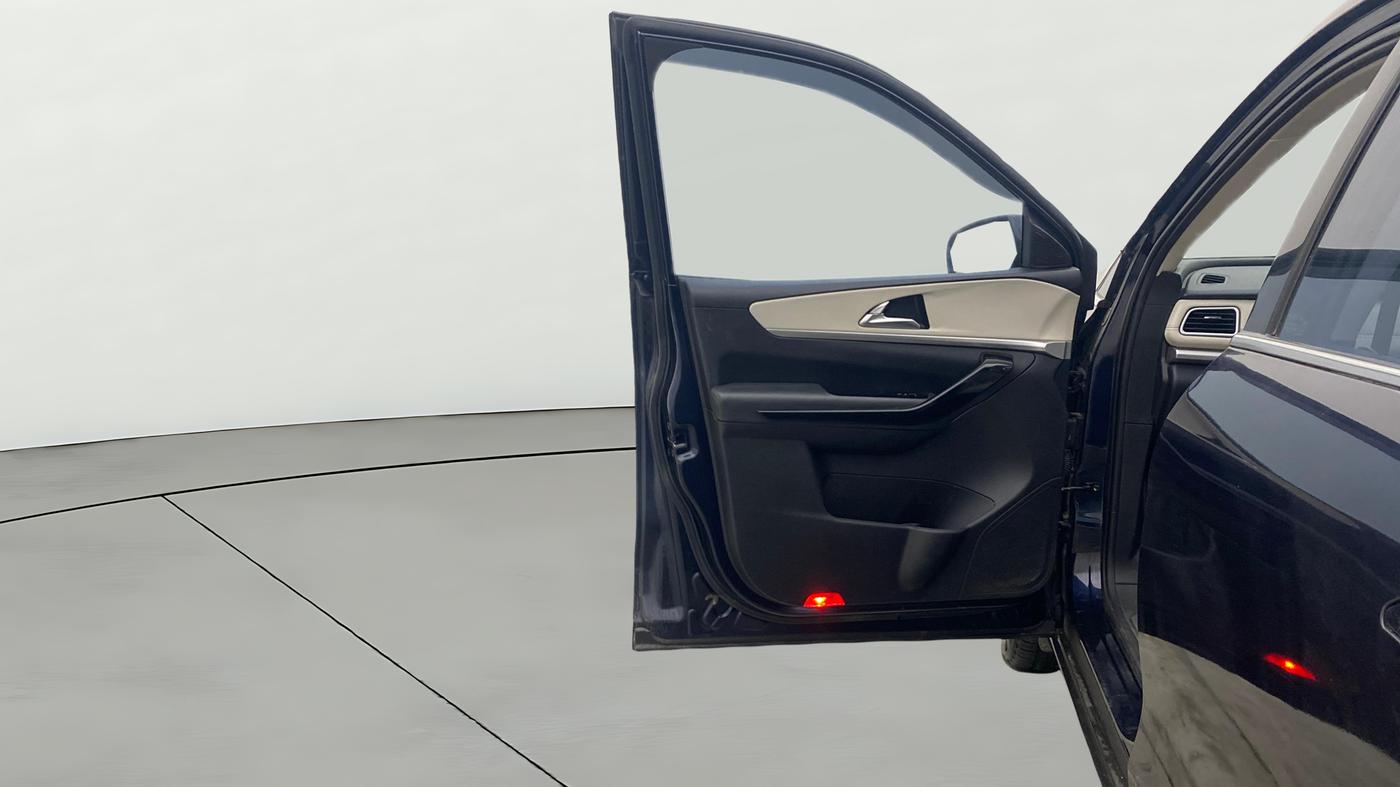 2022 Mahindra XUV700 AX 7 P AT 7 STR, Petrol, Automatic, 78,909 km, LHS Front Door