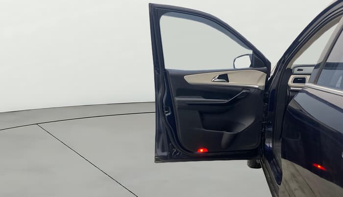 2022 Mahindra XUV700 AX 7 P AT 7 STR, Petrol, Automatic, 78,909 km, LHS Front Door