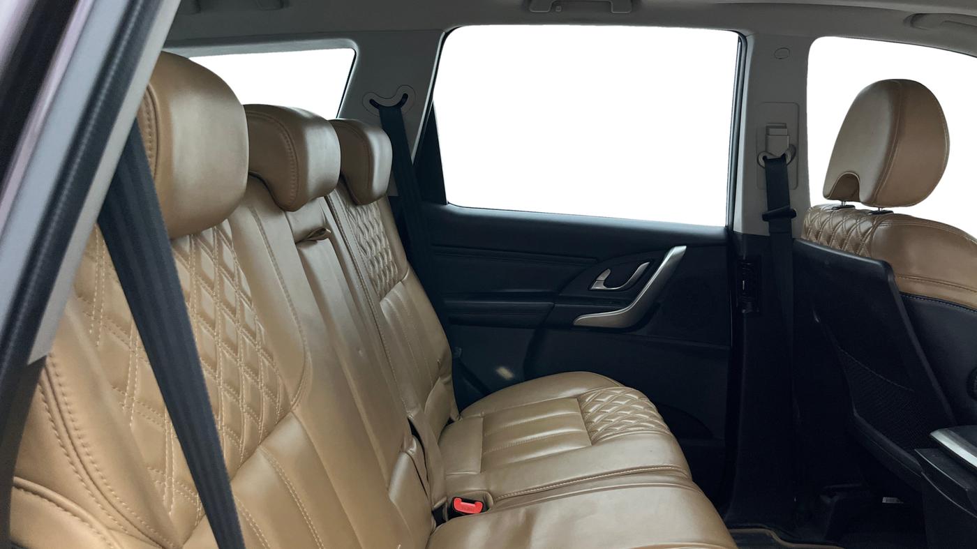 2019 Mahindra XUV500 W11, Diesel, Manual, 58,142 km, Right Side Rear Door Cabin