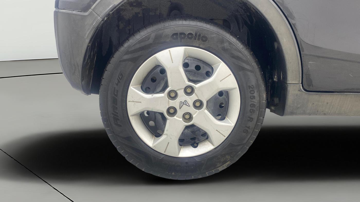 2023 Mahindra XUV300 W6 1.2 PETROL, Petrol, Manual, 20,345 km, Right Rear Wheel