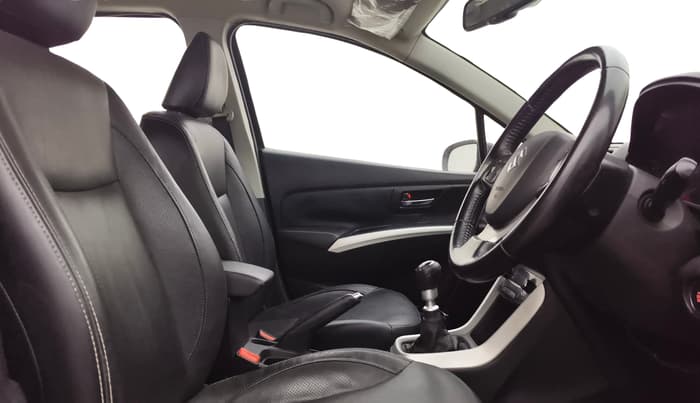 2015 Maruti S Cross ALPHA 1.6, Diesel, Manual, 54,852 km, Right Side Front Door Cabin