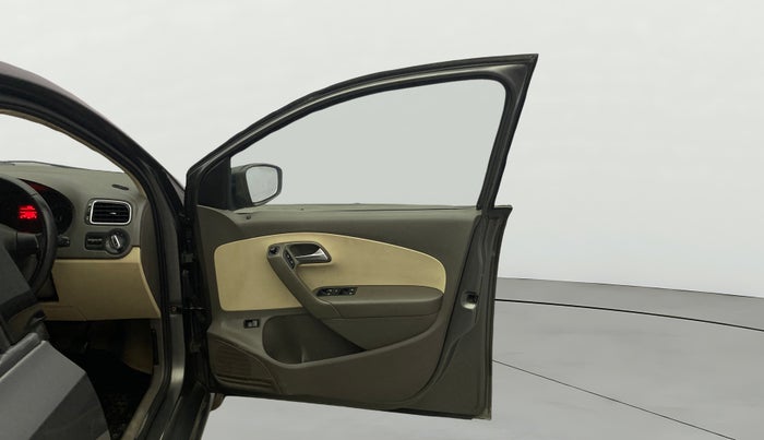 2014 Volkswagen Vento HIGHLINE DIESEL 1.6, Diesel, Manual, 80,634 km, RHS Front Door