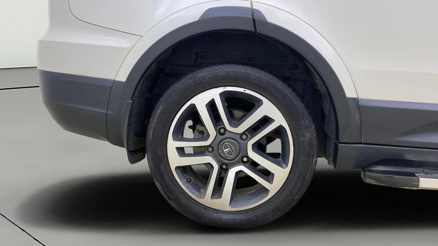 2017 Tata Hexa XTA 4X2 7 STR, Diesel, Automatic, 1,28,376 km, Right Rear Wheel