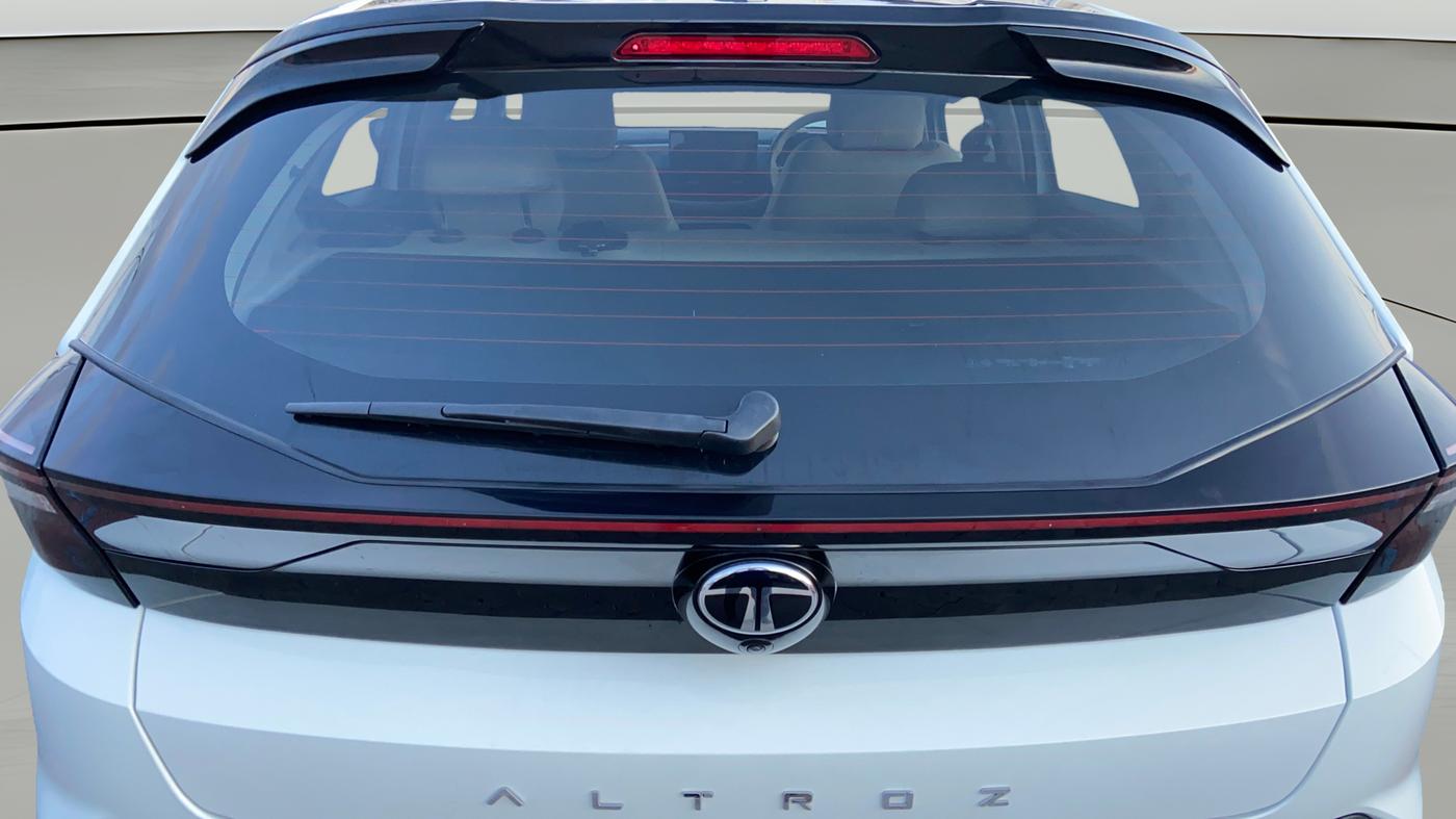 2026 Tata ALTROZ Accomplished S Petrol 5 MT, Petrol, Manual, 3,207 km, Rear Windshield