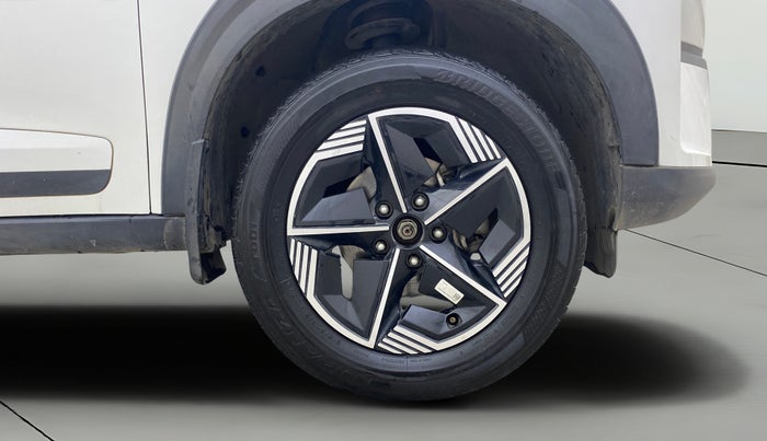 2023 Tata NEXON FEARLESS + SUNROOF DCA DUAL TONE 1.2 PETROL, Petrol, Automatic, 36,407 km, Right Front Wheel