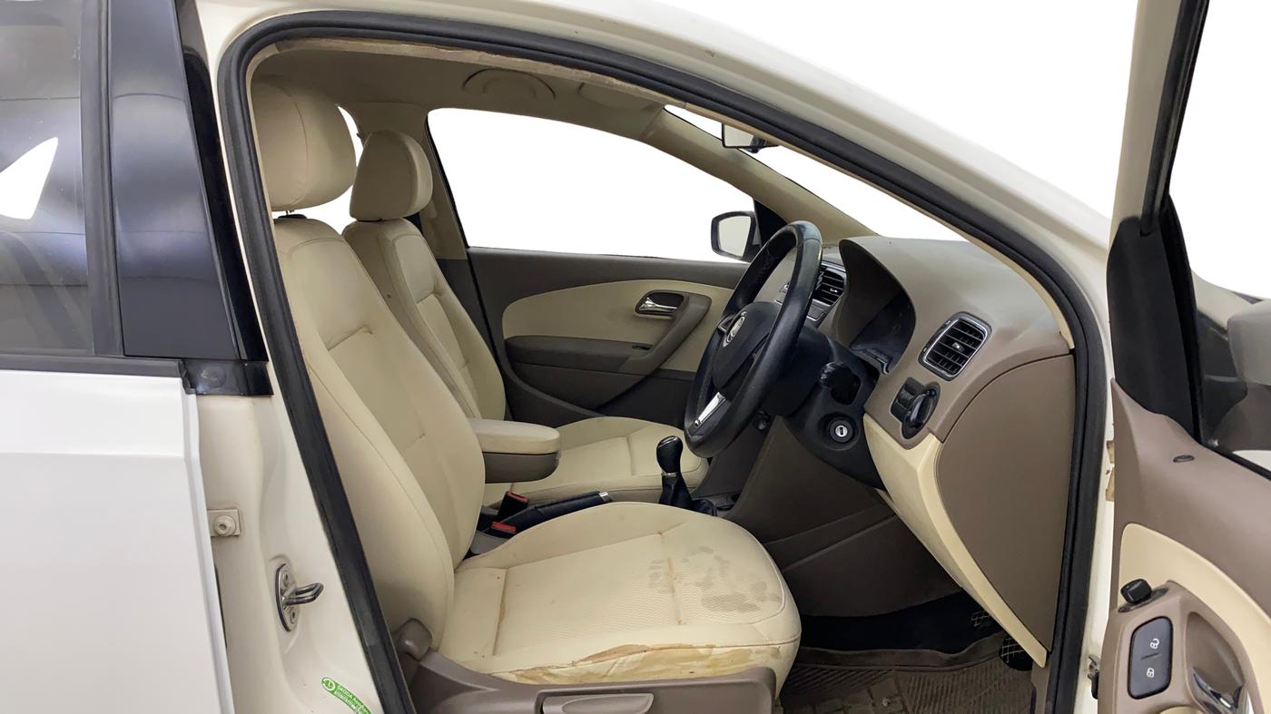 2014 Skoda Rapid AMBITION 1.6 MPI MT PLUS, Petrol, Manual, 76,277 km, Right Side Front Door Cabin