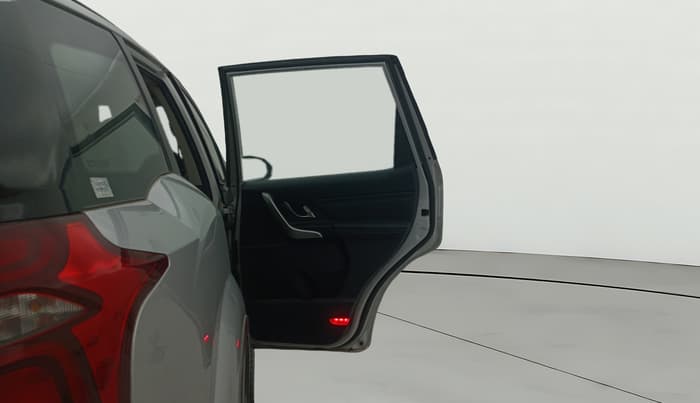 2018 Mahindra XUV500 W11, Diesel, Manual, 69,561 km, RHS Rear Door