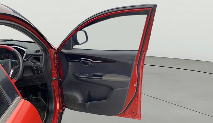 2018 Mahindra KUV 100 NXT K8 P 6 STR, Petrol, Manual, 33,453 km, RHS Front Door