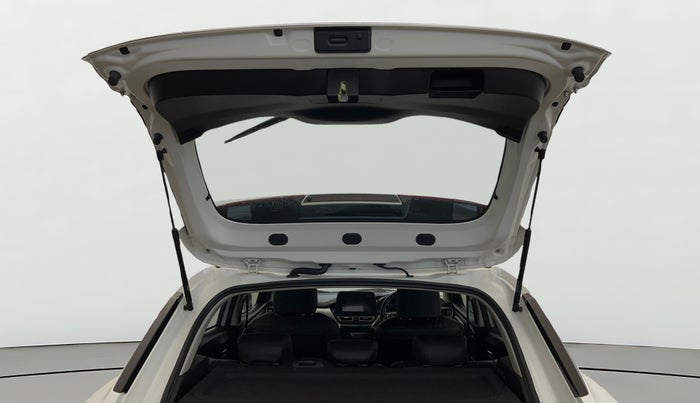 2024 Maruti FRONX ZETA 1.0L TURBO 6 AT, Petrol, Automatic, 6,107 km, Boot Door Open