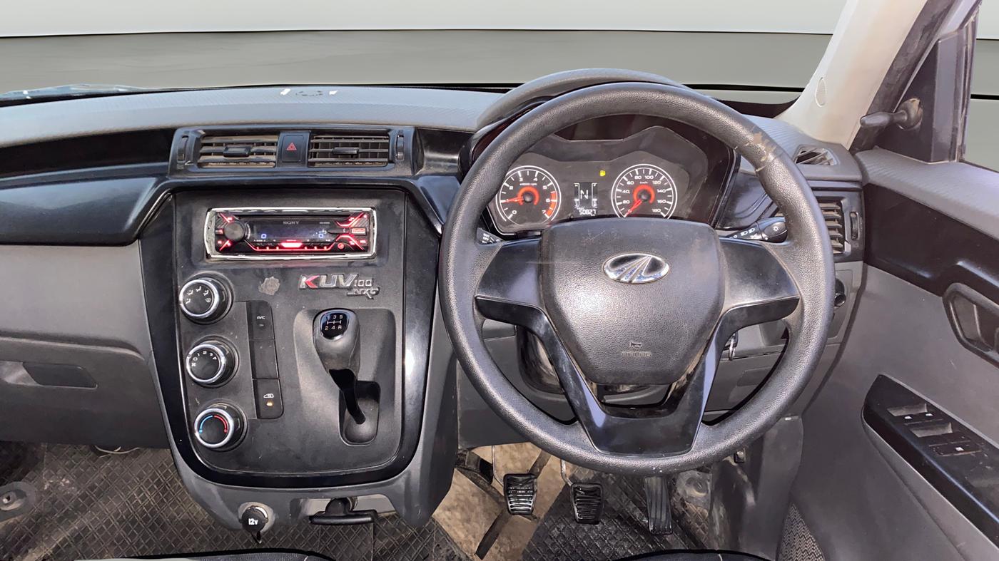 2017 Mahindra KUV 100 NXT K4+ D 6 STR, Diesel, Manual, 50,833 km, Steering Wheel Close Up