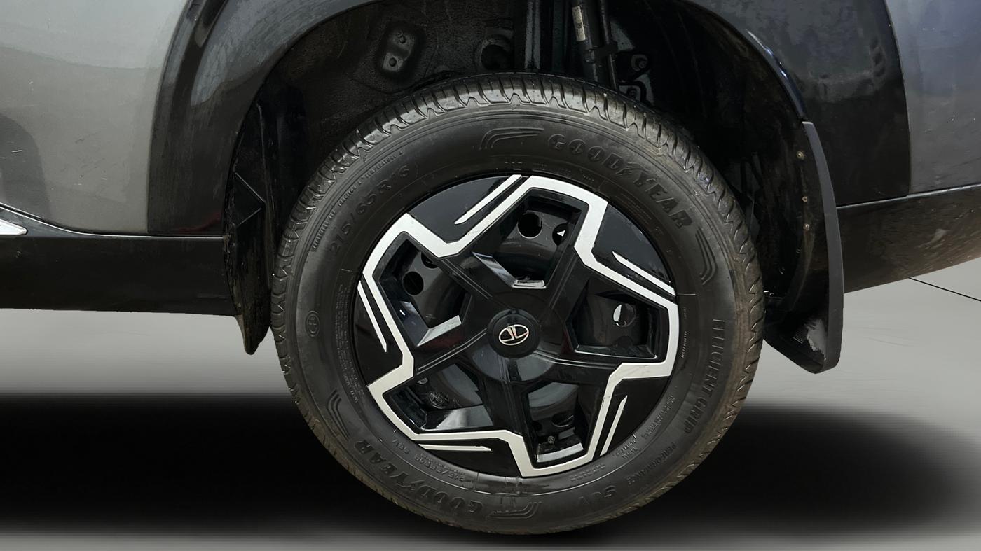 2025 Tata Curvv Pure Plus 1.2 Petrol 7DCA, Petrol, Automatic, 10,215 km, Left Rear Wheel