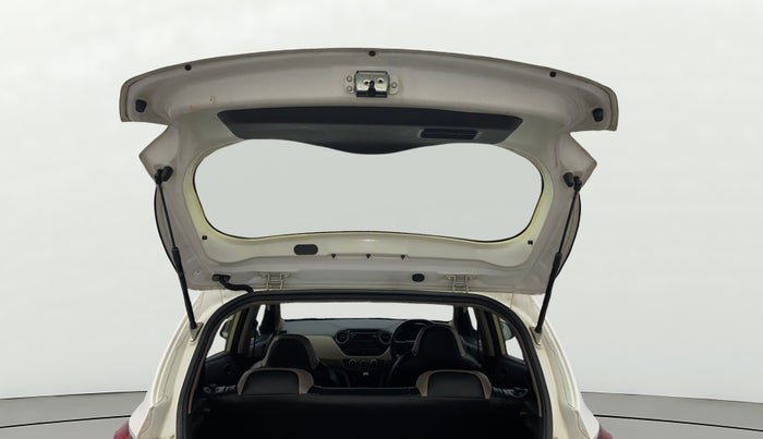 2017 Hyundai Grand i10 MAGNA AT 1.2 KAPPA VTVT, Petrol, Automatic, 98,325 km, Boot Door Open