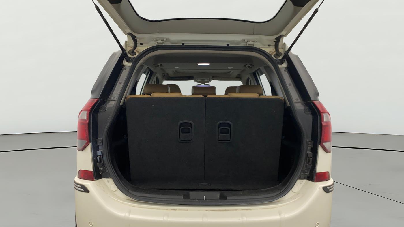 2020 Mahindra XUV500 W11, Diesel, Manual, 66,281 km, Boot Open Zoomed View