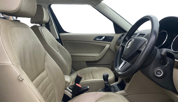 2016 Skoda Yeti STYLE 4X4, Diesel, Manual, 1,46,970 km, Right Side Front Door Cabin