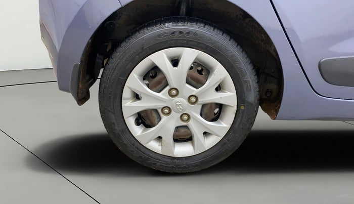 2015 Hyundai Grand i10 SPORTZ 1.1 CRDI, Diesel, Manual, 96,415 km, Right Rear Wheel