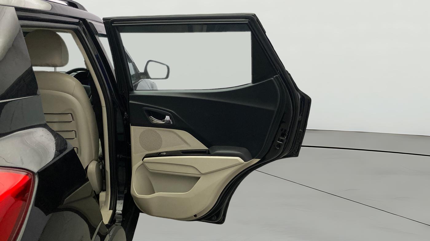 2023 Mahindra XUV300 W8 (O) 1.2 PETROL, Petrol, Manual, 20,347 km, RHS Rear Door