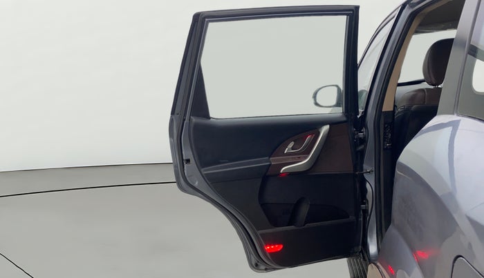 2015 Mahindra XUV500 W6, Diesel, Manual, 1,08,852 km, LHS Rear Door