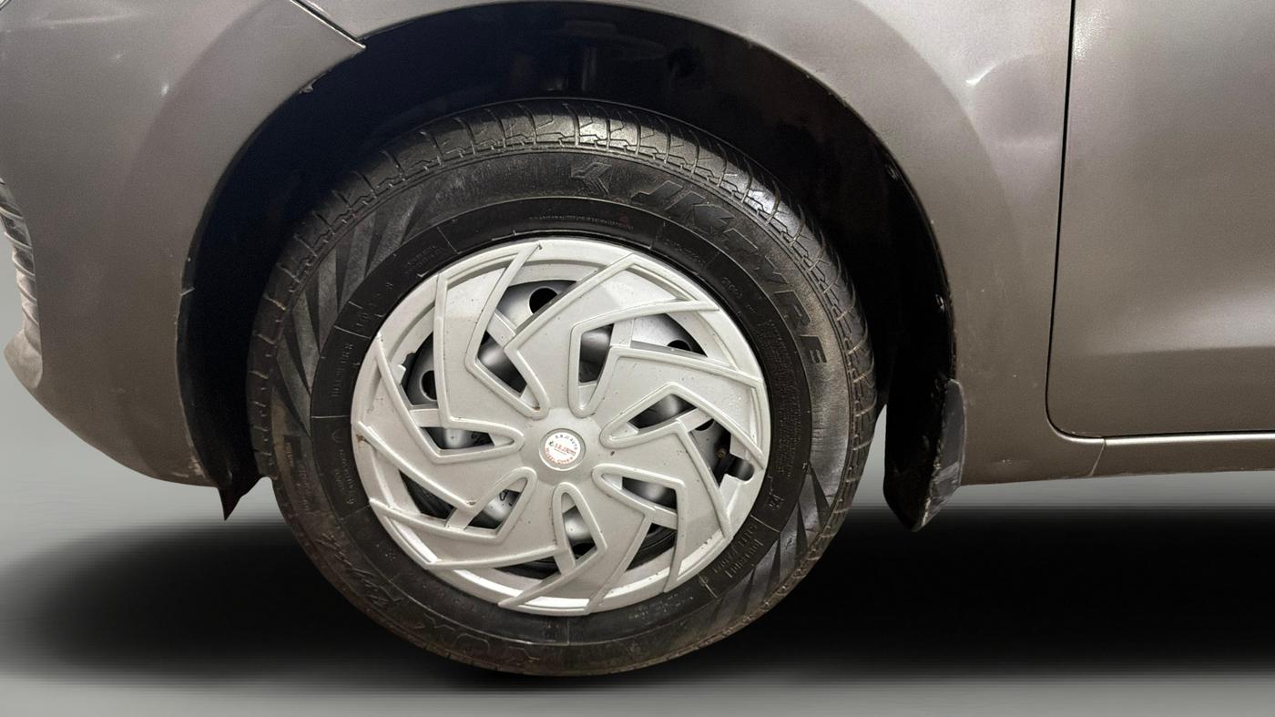 2022 Maruti Swift LXI, CNG, Manual, 58,079 km, Left Front Wheel