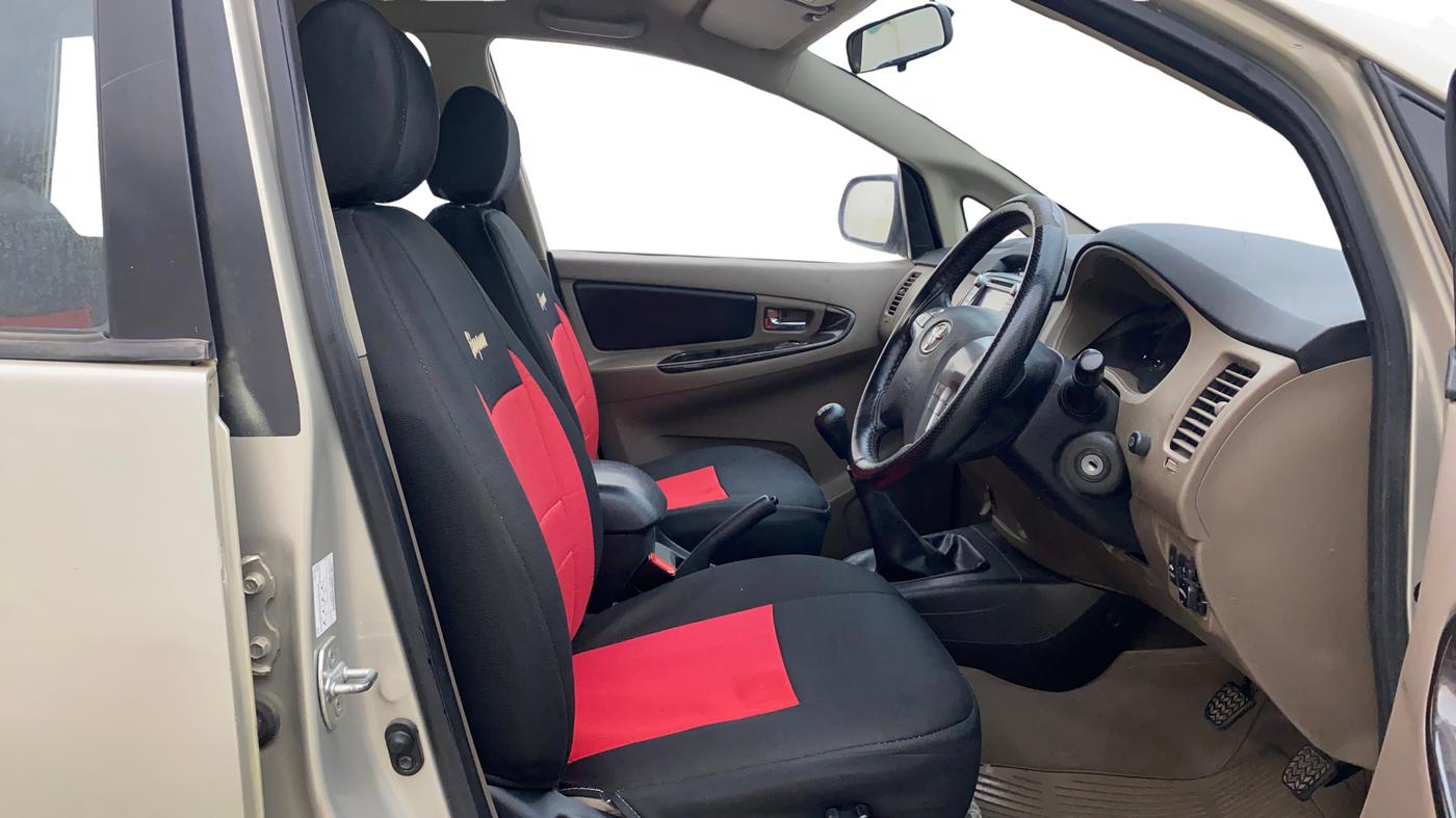 2015 Toyota Innova 2.5 VX 7 STR, Diesel, Manual, 94,748 km, Right Side Front Door Cabin