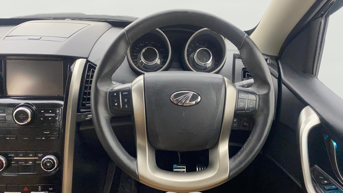 2021 Mahindra XUV500 W11, Diesel, Manual, 65,170 km, Steering Wheel Close Up