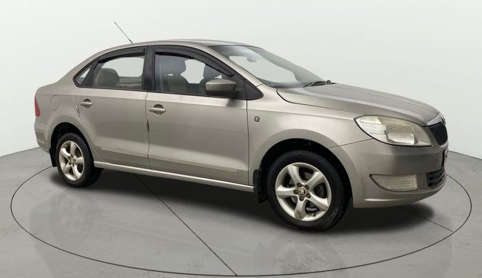 2013 Skoda Rapid ELEGANCE 1.6 MPI MT, Petrol, Manual, 76,819 km, Right Front Diagonal