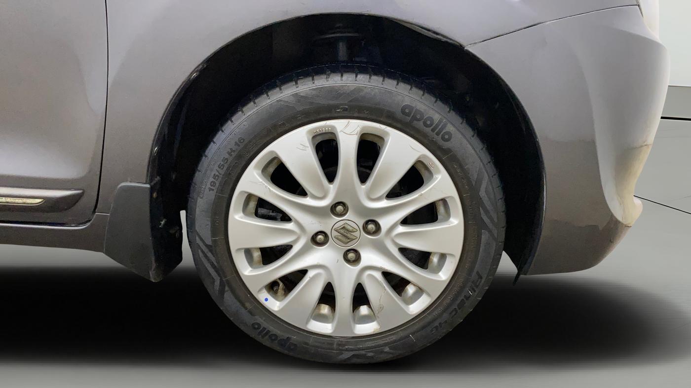 2015 Maruti Baleno ALPHA PETROL 1.2, Petrol, Manual, 52,574 km, Right Front Wheel
