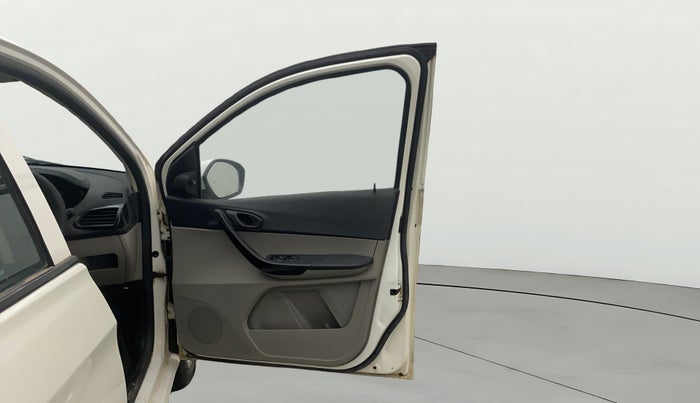 2016 Tata Tiago XT PETROL, Petrol, Manual, 55,189 km, RHS Front Door