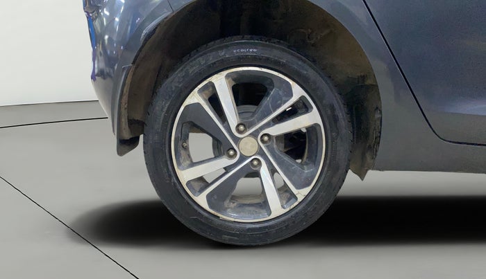 2021 Tata ALTROZ XZ PETROL, Petrol, Manual, 59,885 km, Right Rear Wheel