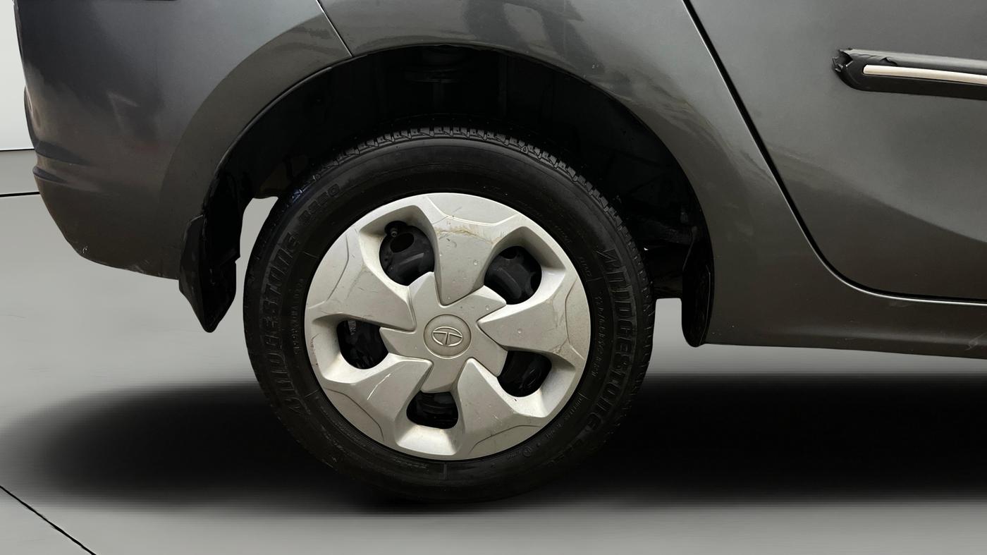 2022 Tata TIGOR XZ PLUS CNG, CNG, Manual, 52,658 km, Right Rear Wheel