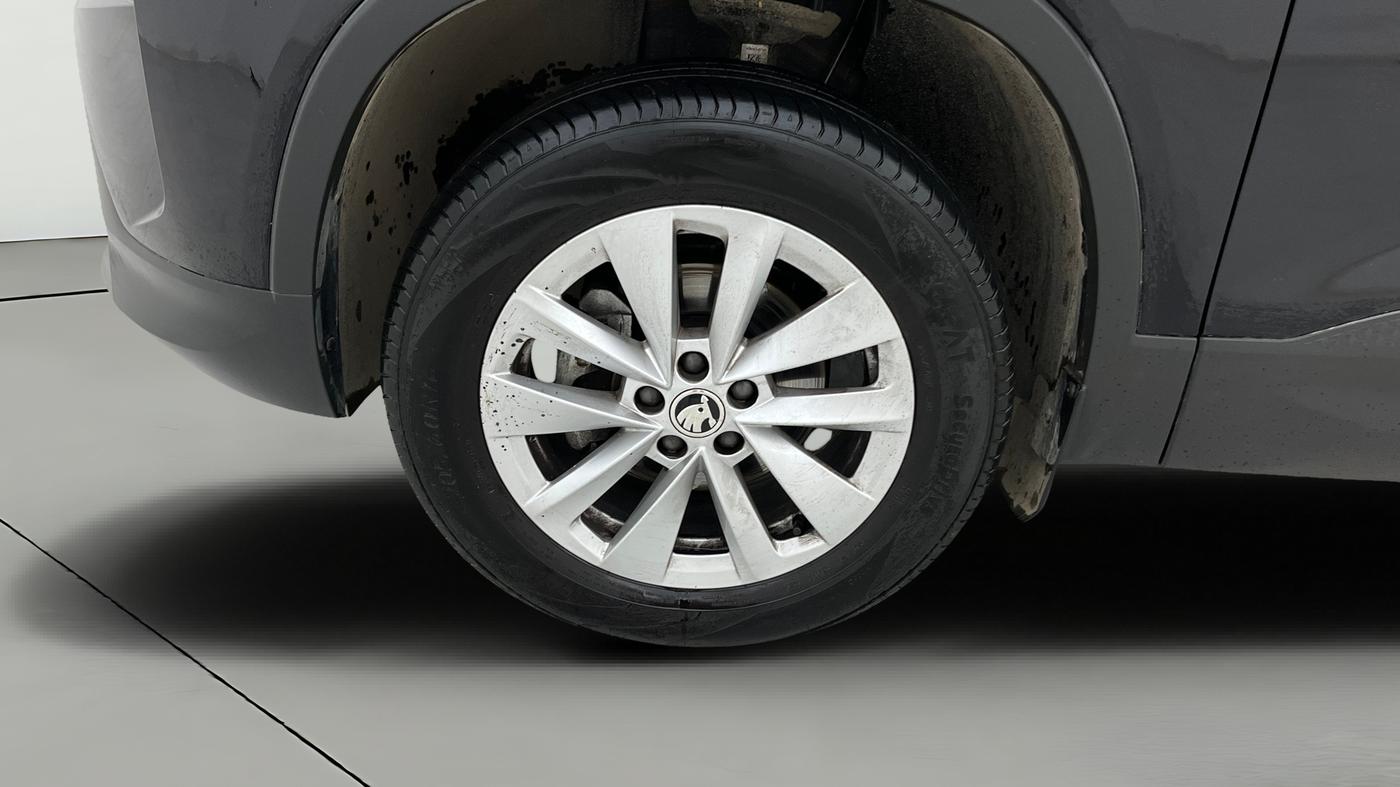 2025 Skoda Kylaq Signature Plus AT, Petrol, Automatic, 2,203 km, Left Front Wheel