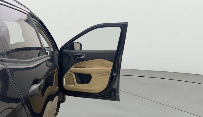 2018 Jeep Compass LONGITUDE (O) 2.0 DIESEL, Diesel, Manual, 1,45,715 km, RHS Front Door