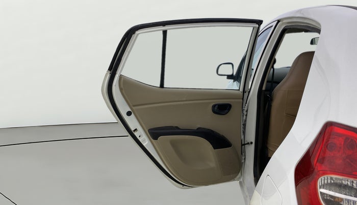 2016 Hyundai i10 MAGNA 1.1, CNG, Manual, 1,31,580 km, LHS Rear Door