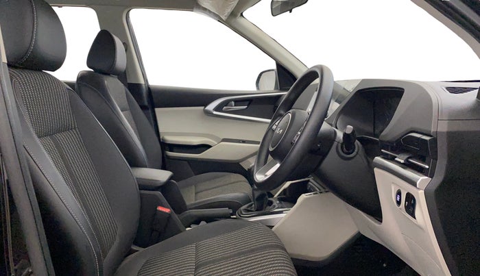2022 KIA CARENS PRESTIGE PLUS 1.4 PETROL 7 STR, Petrol, Manual, 21,215 km, Right Side Front Door Cabin