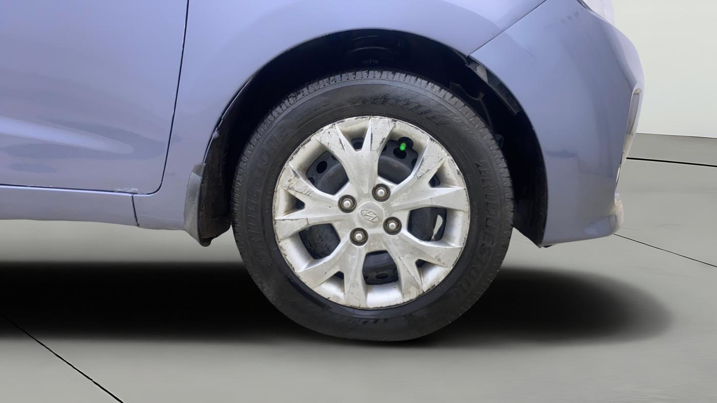 2013 Hyundai Grand i10 MAGNA 1.2 KAPPA VTVT, CNG, Manual, 1,27,556 km, Right Front Wheel