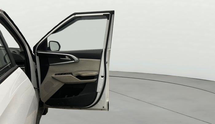 2022 KIA CARENS PRESTIGE 1.4 PETROL 7 STR, Petrol, Manual, 41,861 km, RHS Front Door