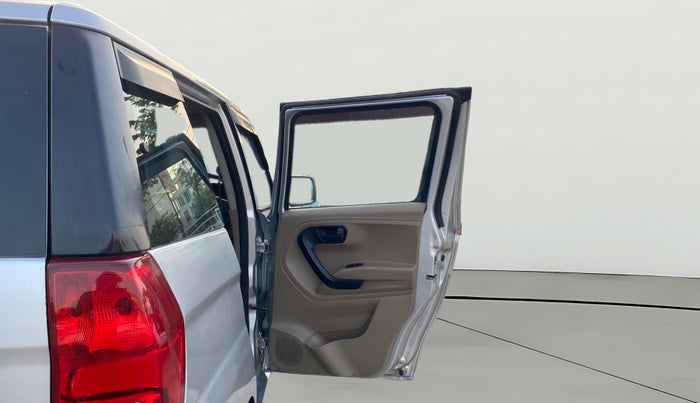 2016 Mahindra TUV300 T4, Diesel, Manual, 91,399 km, RHS Rear Door