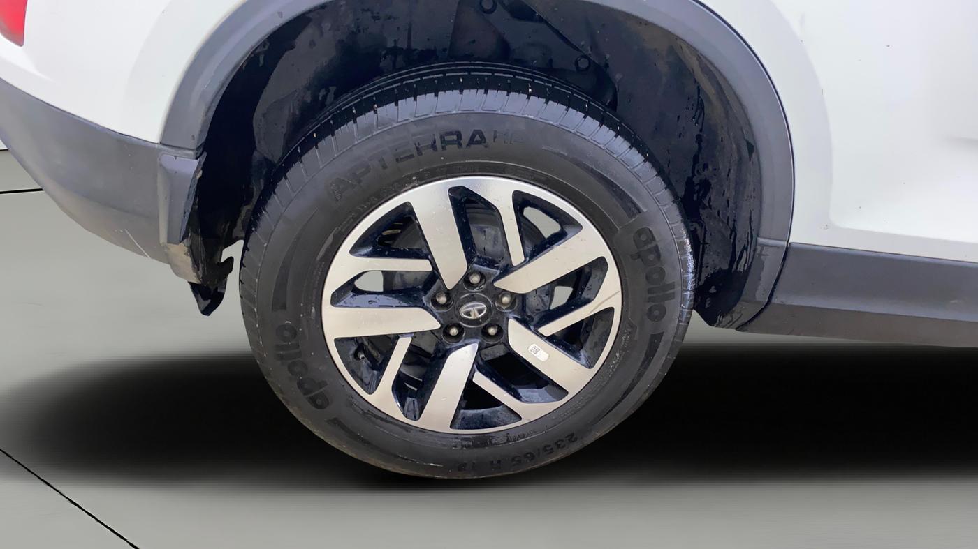 2020 Tata Harrier XZA PLUS 2.0L, Diesel, Automatic, 65,886 km, Right Rear Wheel