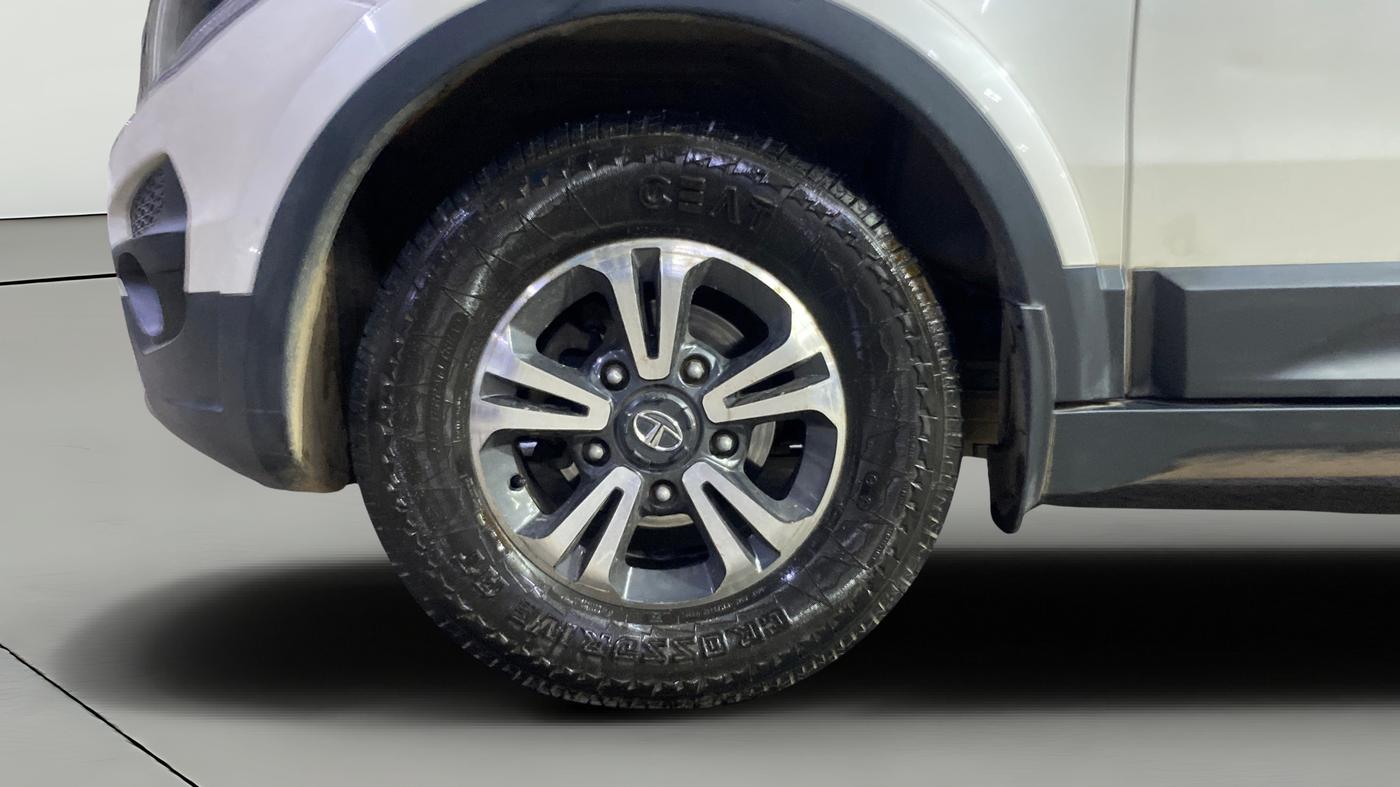 2017 Tata Hexa XMA 4X2 7 STR, Diesel, Automatic, 77,501 km, Left Front Wheel