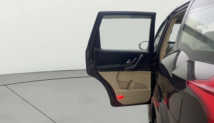 2015 Mahindra XUV500 W10, Diesel, Manual, 77,461 km, LHS Rear Door