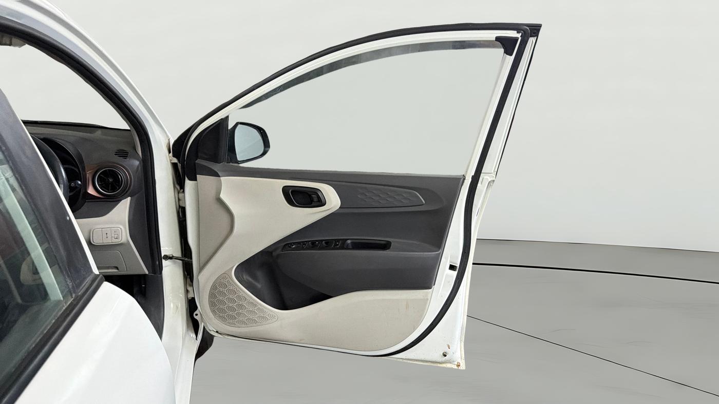 2020 Hyundai AURA S 1.2 CNG, CNG, Manual, 66,943 km, RHS Front Door