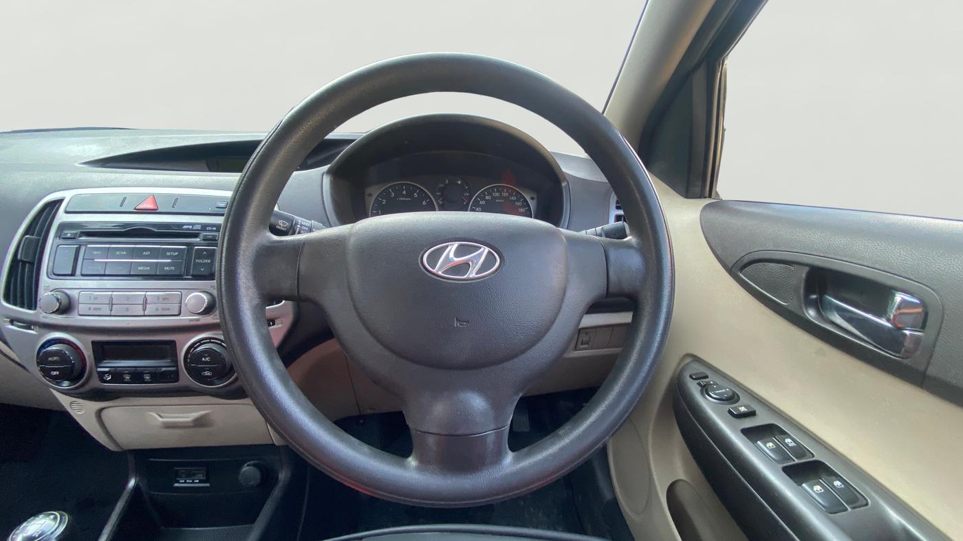 2014 Hyundai i20 MAGNA 1.2, Petrol, Manual, 69,209 km, Steering Wheel Close Up