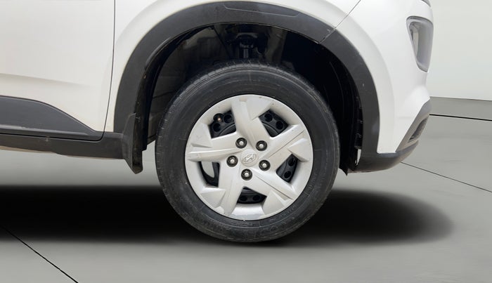 2021 Hyundai VENUE S 1.2, Petrol, Manual, 53,312 km, Right Front Wheel