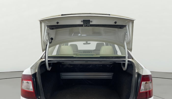 2018 Skoda Rapid STYLE 1.6 MPI AT, Petrol, Automatic, 68,232 km, Boot Door Open