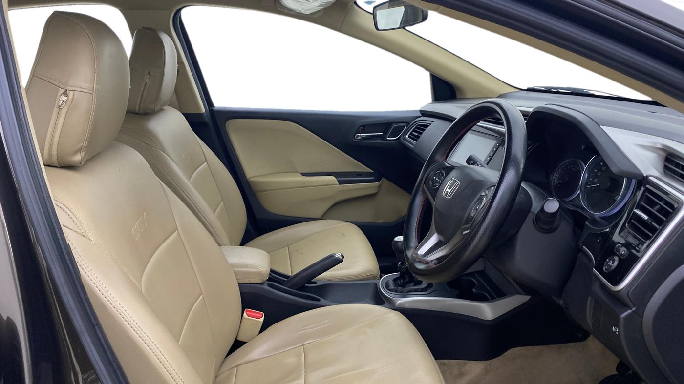 2022 Honda City 1.5L I-VTEC V MT 5TH GEN, Petrol, Manual, 1,01,250 km, Right Side Front Door Cabin