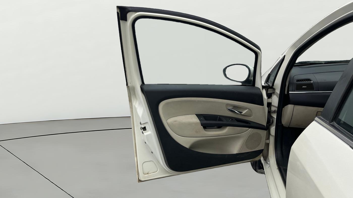 2014 Fiat Linea DYNAMIC 1.3 L ADVANCED MULTIJET, Diesel, Manual, 1,12,675 km, LHS Front Door