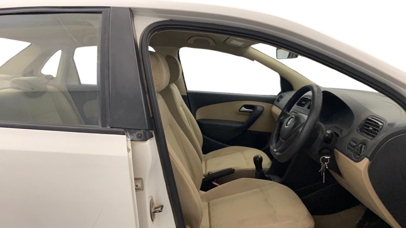 2017 Volkswagen Ameo COMFORTLINE 1.5L, Diesel, Manual, 1,26,755 km, Right Side Front Door Cabin