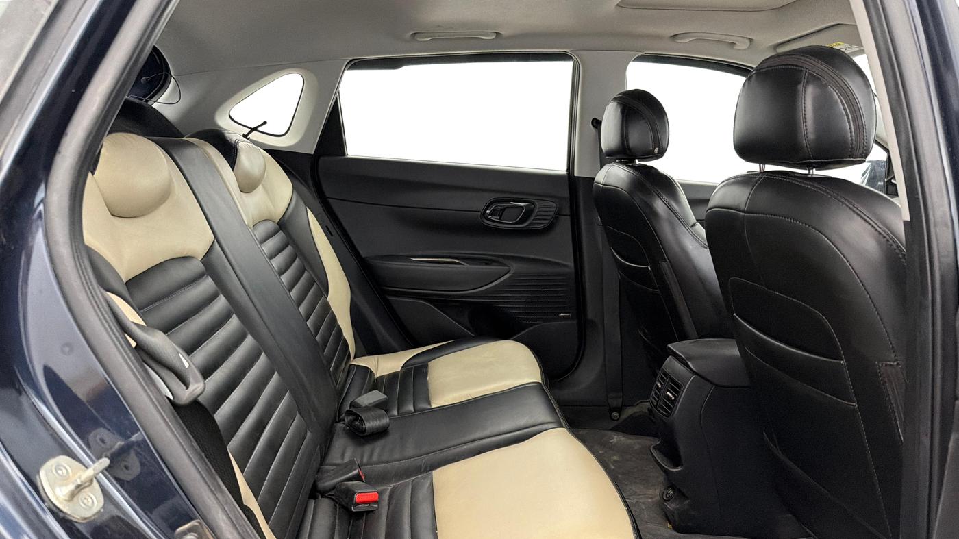 2023 Hyundai NEW I20 ASTA 1.2 MT, Petrol, Manual, 21,141 km, Right Side Rear Door Cabin