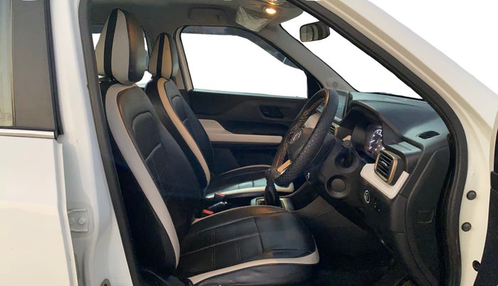 2023 Tata PUNCH ACCOMPLISHED MT, Petrol, Manual, 28,784 km, Right Side Front Door Cabin