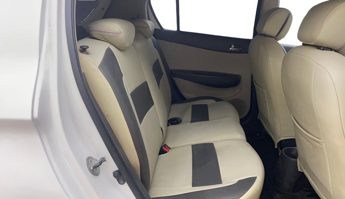 2012 Hyundai i20 ASTA 1.2, Petrol, Manual, 1,01,417 km, Right Side Rear Door Cabin