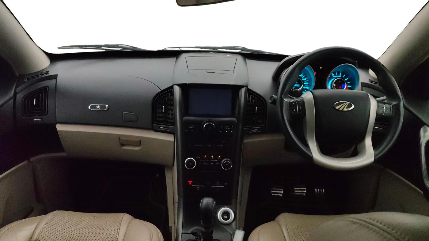 2016 Mahindra XUV500 W10, Diesel, Manual, 1,15,976 km, Dashboard